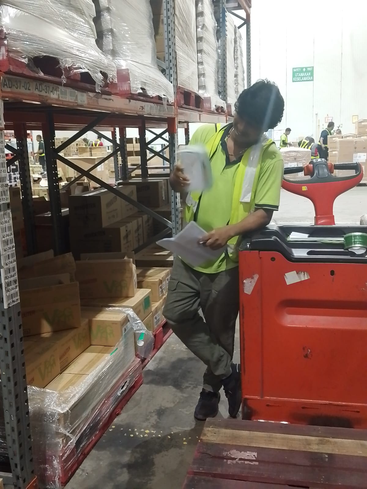 Why Warehouse Jobs in Malaysia Are Perfect for First-Time Abroad Workers